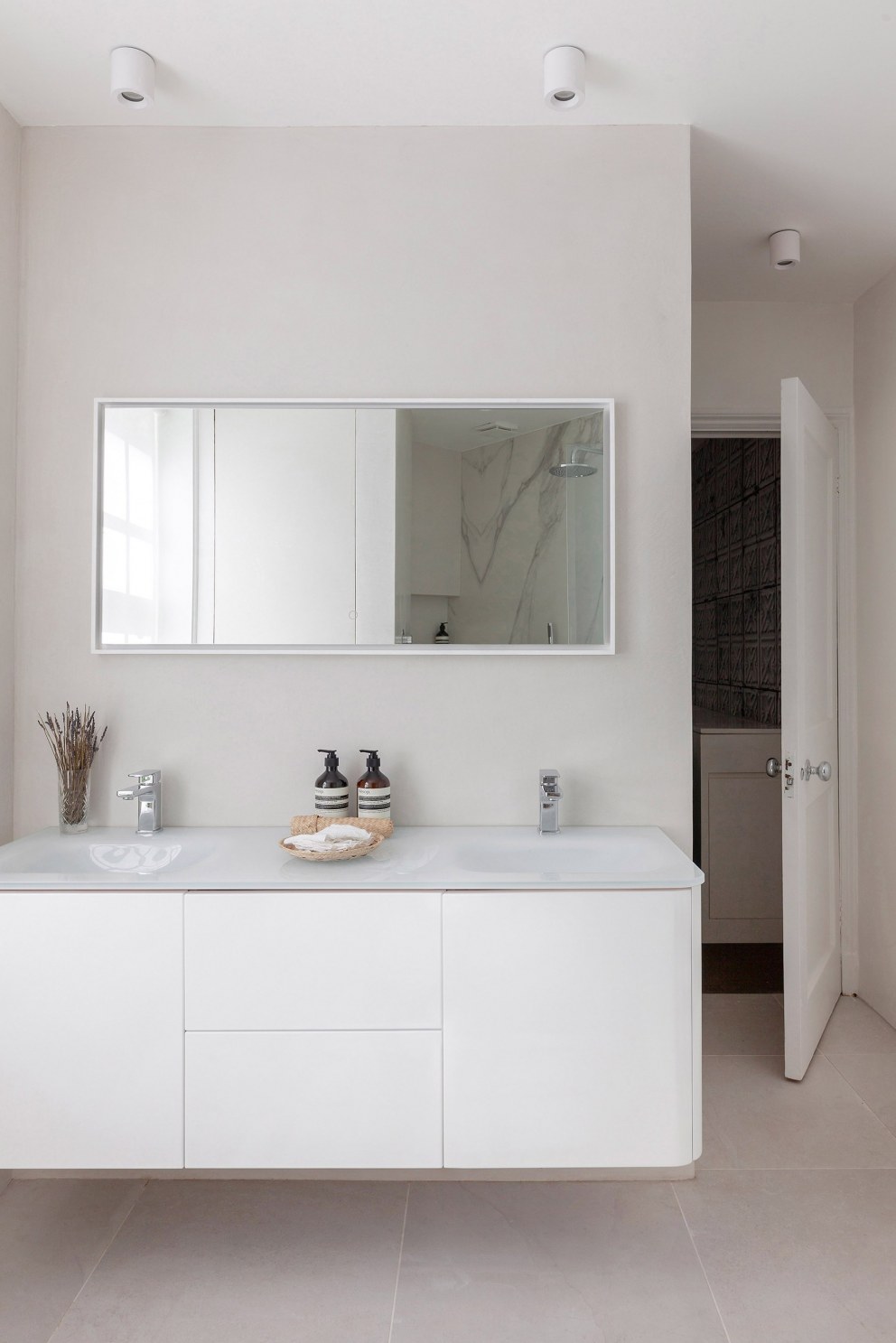 South Kensington Flat | En-Suite Bathroom | Interior Designers